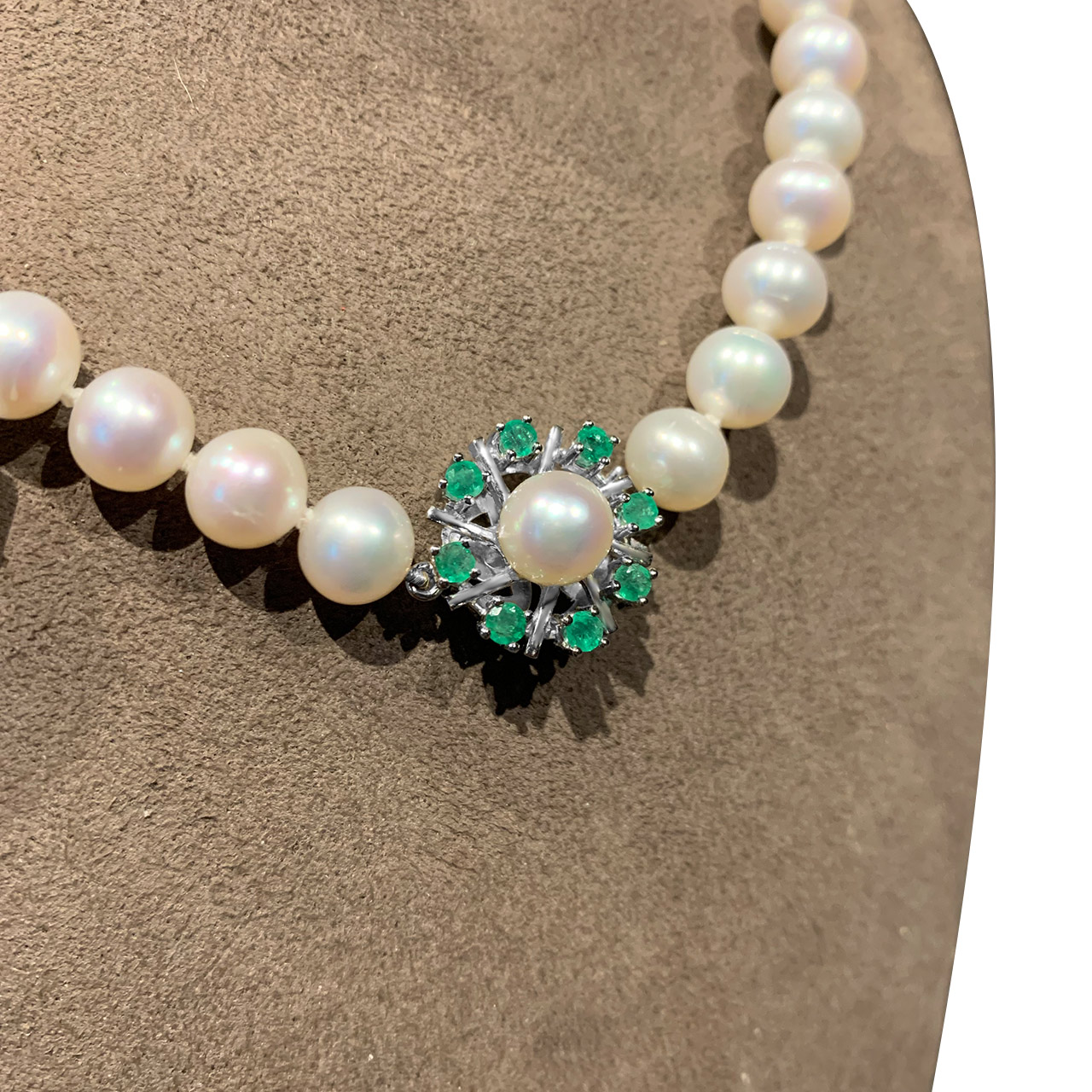 Smaragd Perlen Collier aus 585/- Weißgold EXPC4001