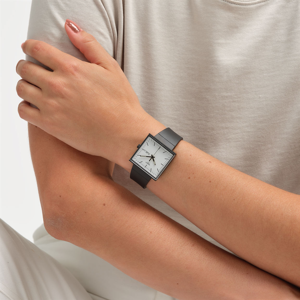 Swatch What If ...Black? SO34B700