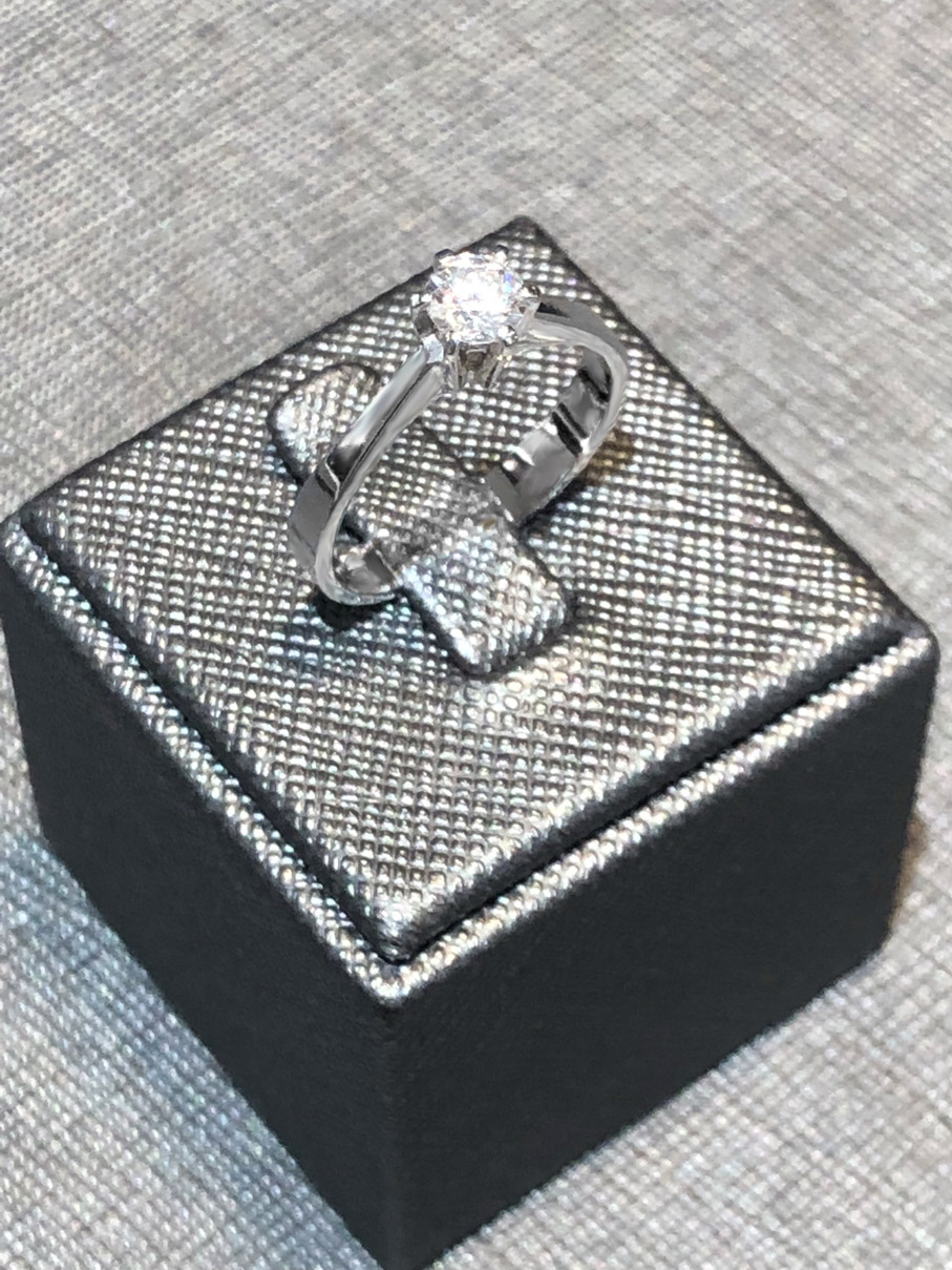 EXR4077 585/- Weißgold Ring mit Brillanten RD9017