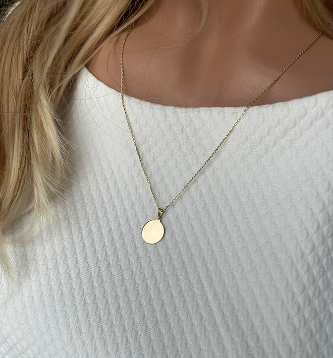 Runder Gravurplatten Anhänger mit Goldkette