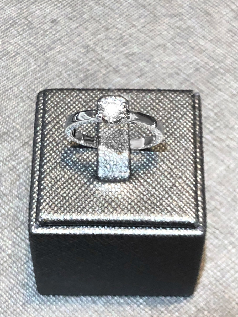 EXR4081_2 750/- Weißgold Ring mit Brillant RD9009