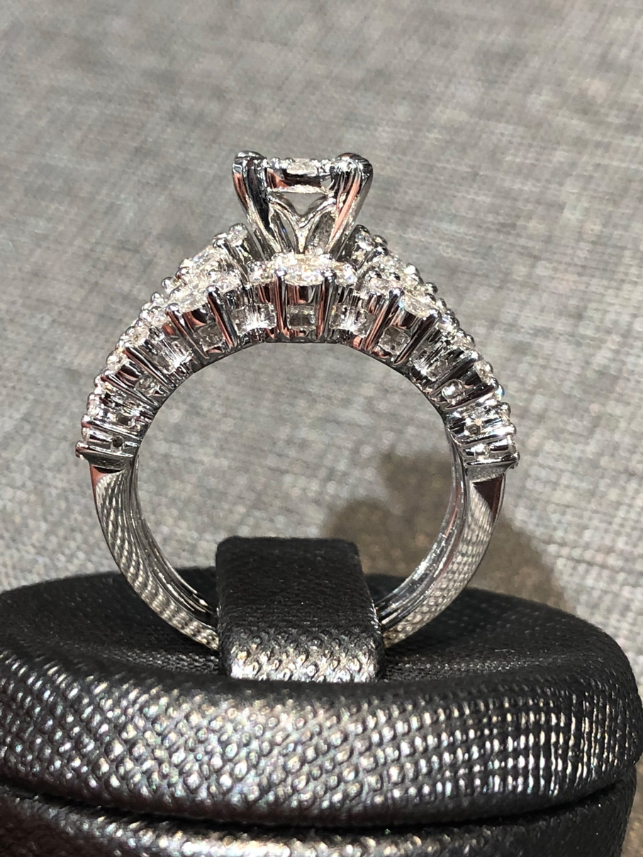 Shopbildp1GDk7EDUpiRf 750/- Weißgold Ring mit Brillanten EXR4001